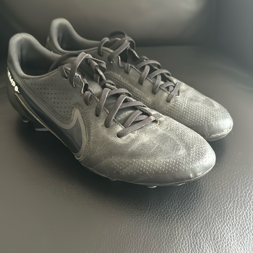 Nike Tiempo Soccer Cleats Size 9.5 Make Me An Offer